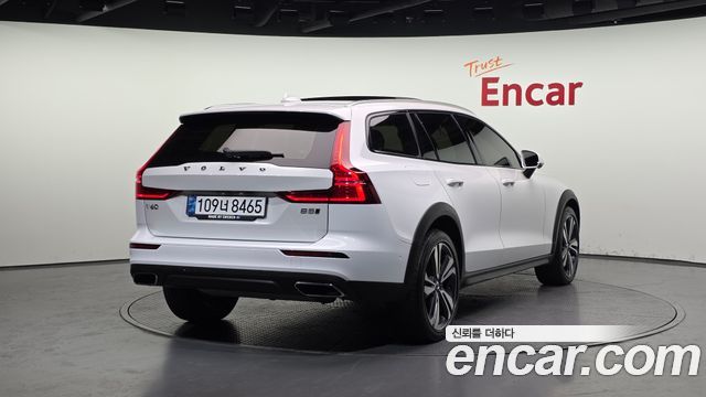 Volvo V60 B5 Pro AWD — пробег 46 498 км — фото 2 из 5