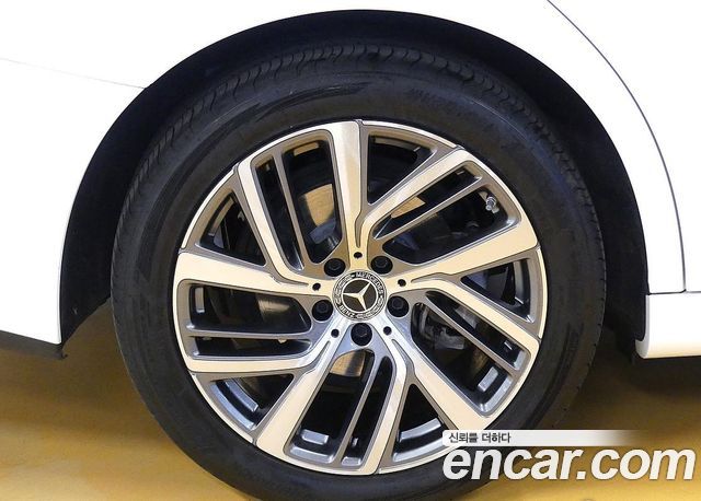 Mercedes-Benz E-Class E220d 4MATIC Exclusive — пробег 28 000 км — фото 5 из 5