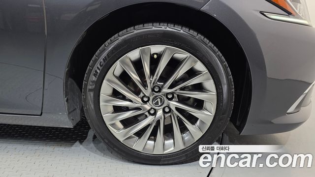 Lexus ES Luxury Plus — пробег 80 644 км — фото 5 из 5